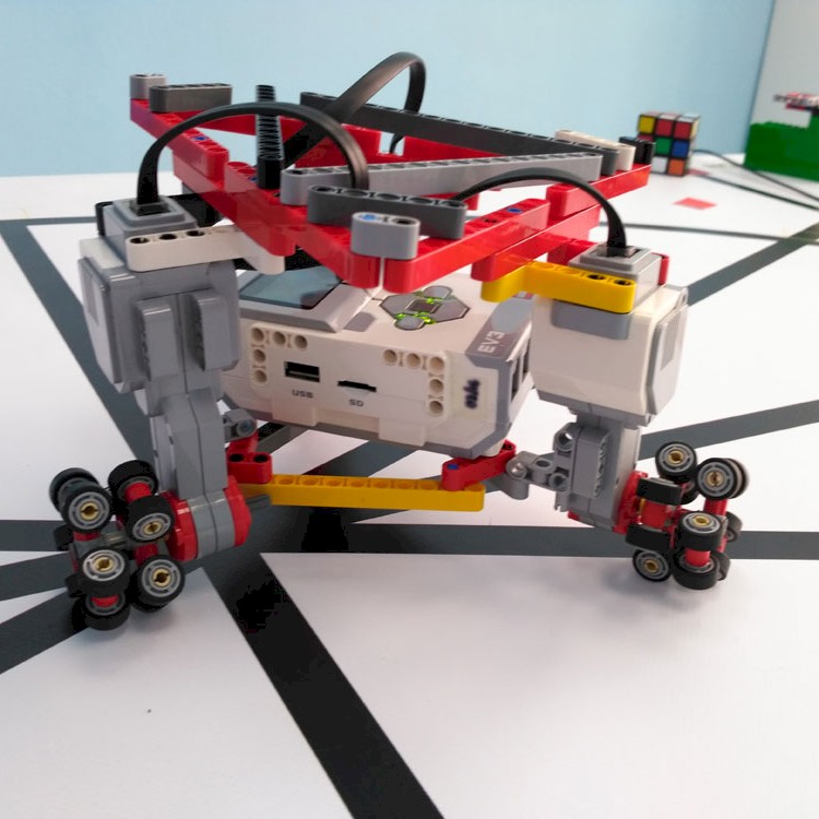 Παντοκατευθυντικό τρίγωνικό ρομπότ με Omni Wheels, Το ρομπότ που κινείται προς οποιαδήποτε κατεύθυνση!